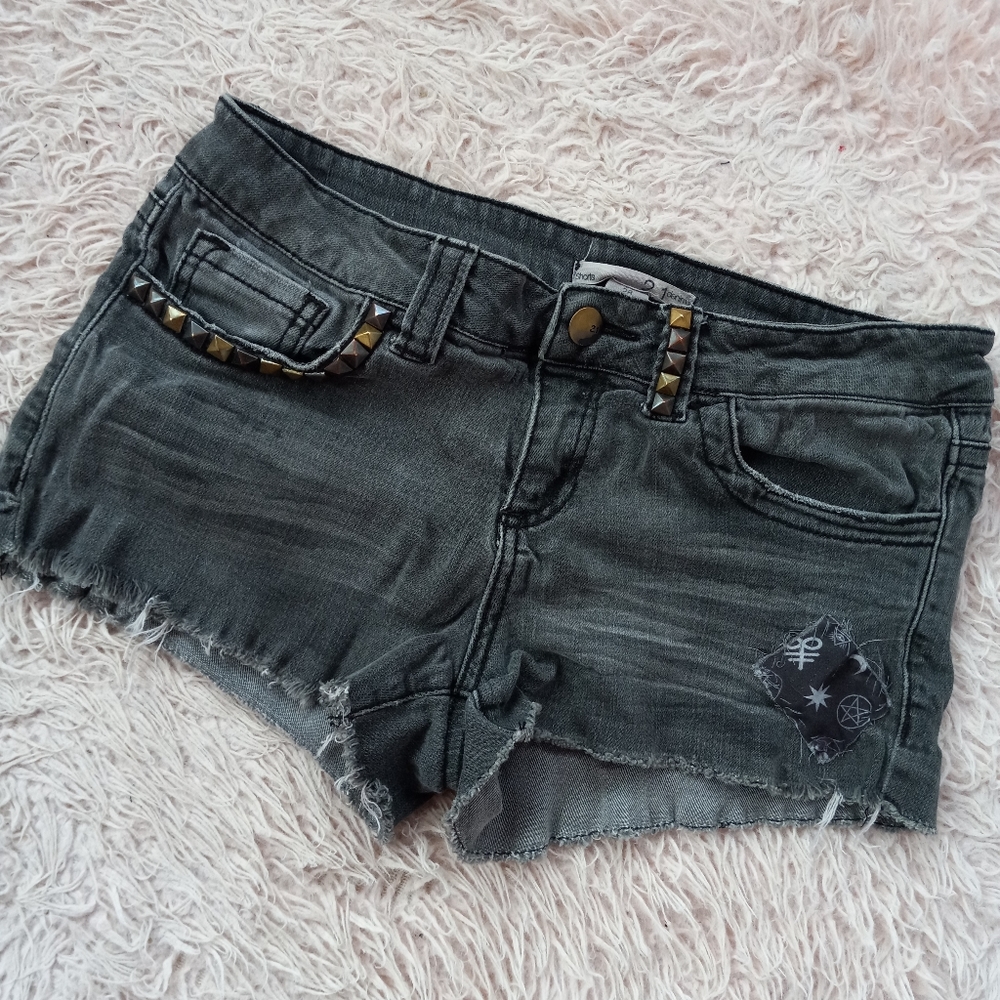 Grey HORROR QUEEN custom OOAK euc Rage shorts! Unique summer wear! SOLD - Picture 2 of 6